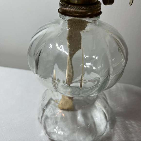 Vintage Oil Lamp, Wick, Antique, Glass, Hurricane. Glass Chimney. Unique! - Picture 6 of 8